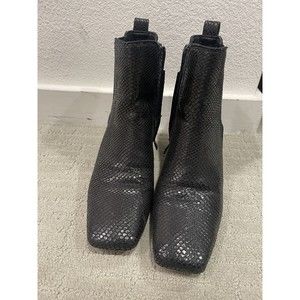 Womens Franco Sarto black textured leather ankle boots sz 10